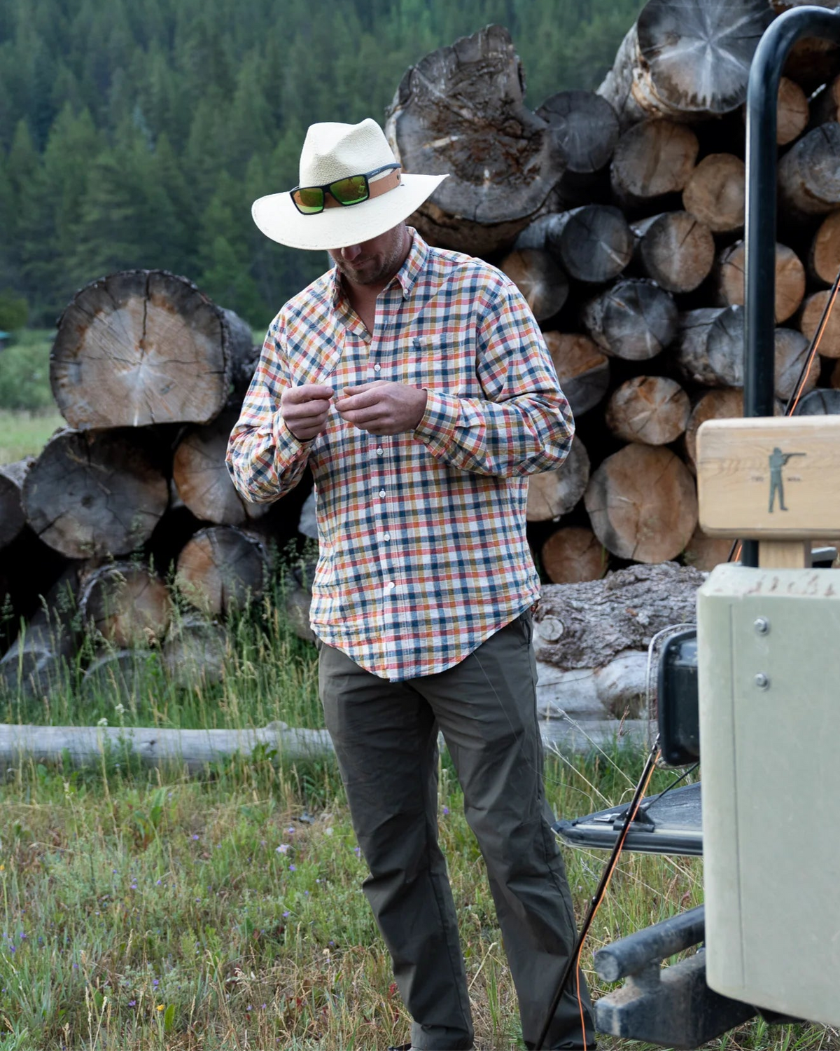 BRIMMED FIELD HAT - L.E. & Chalk