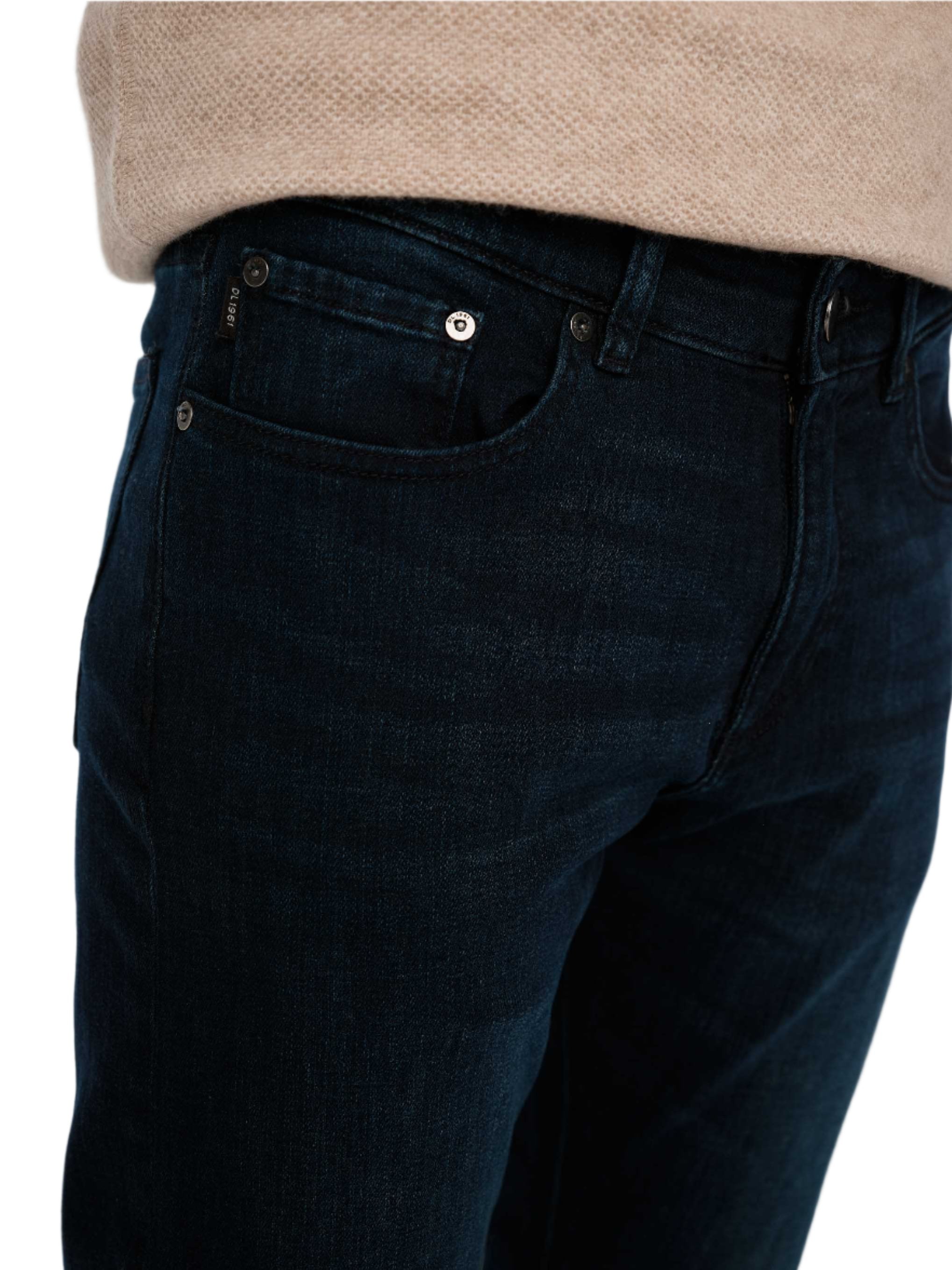 RUSSELL SLIM STRAIGHT