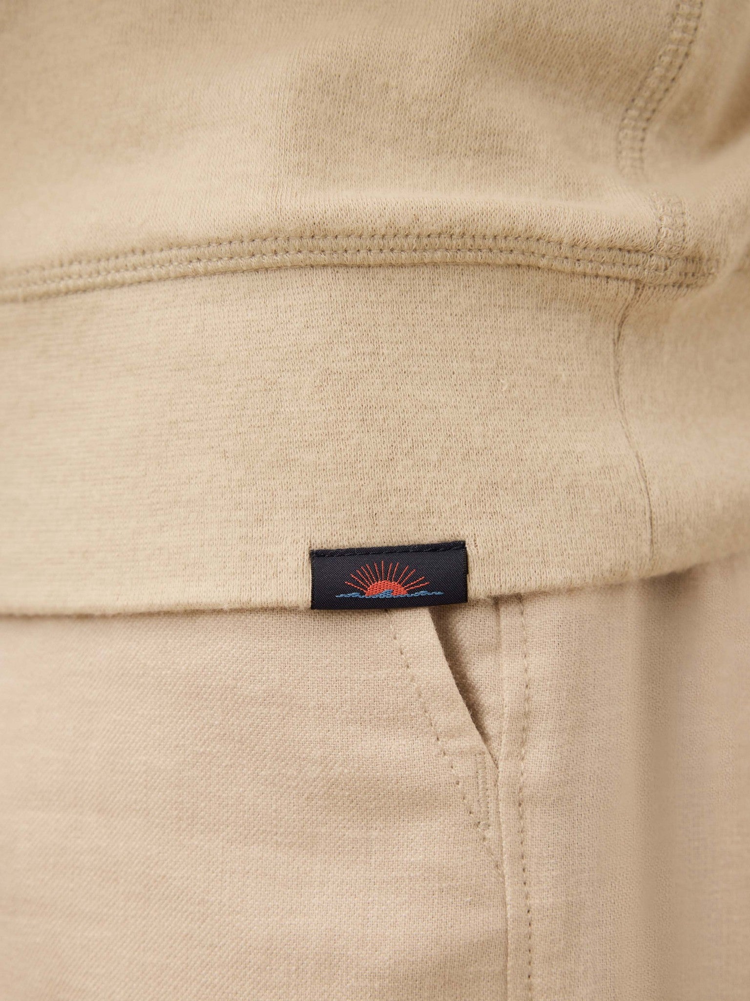 LEGEND SWEATER HOODIE