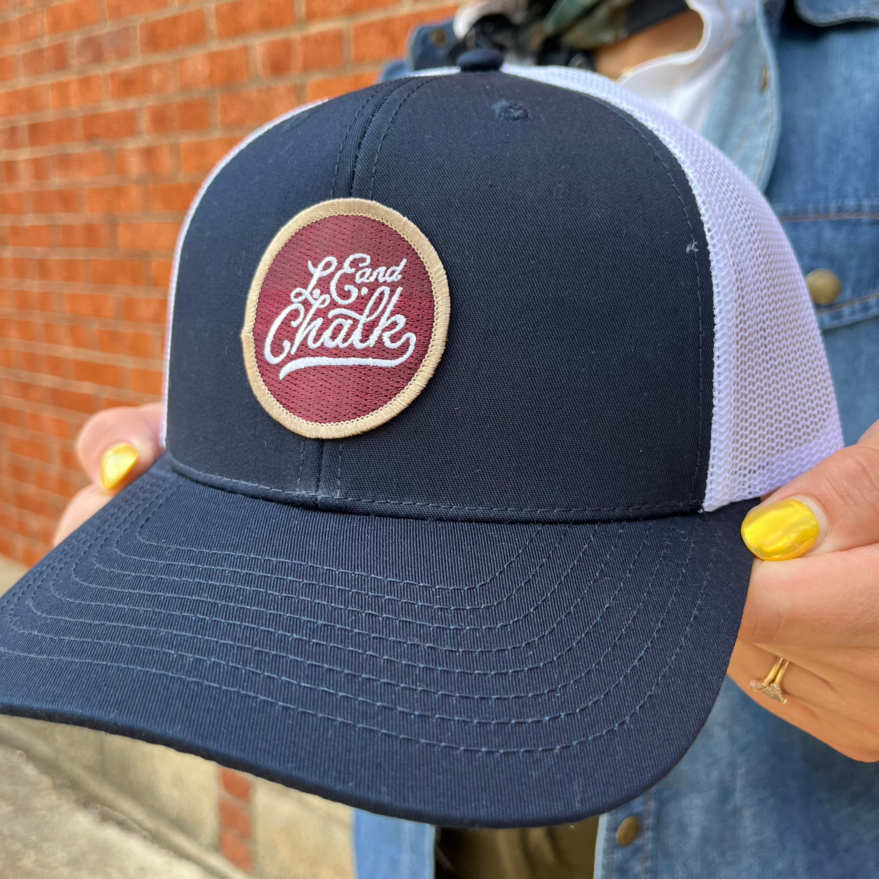 CIRCLE SCRIPT TRUCKER - L.E. & Chalk
