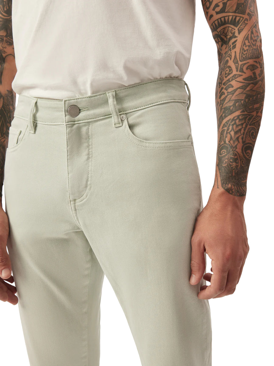 RUSSELL L.E. & Chalk