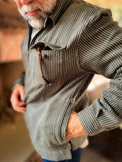 COLLARED HALF ZIP LS FLAP POCKET