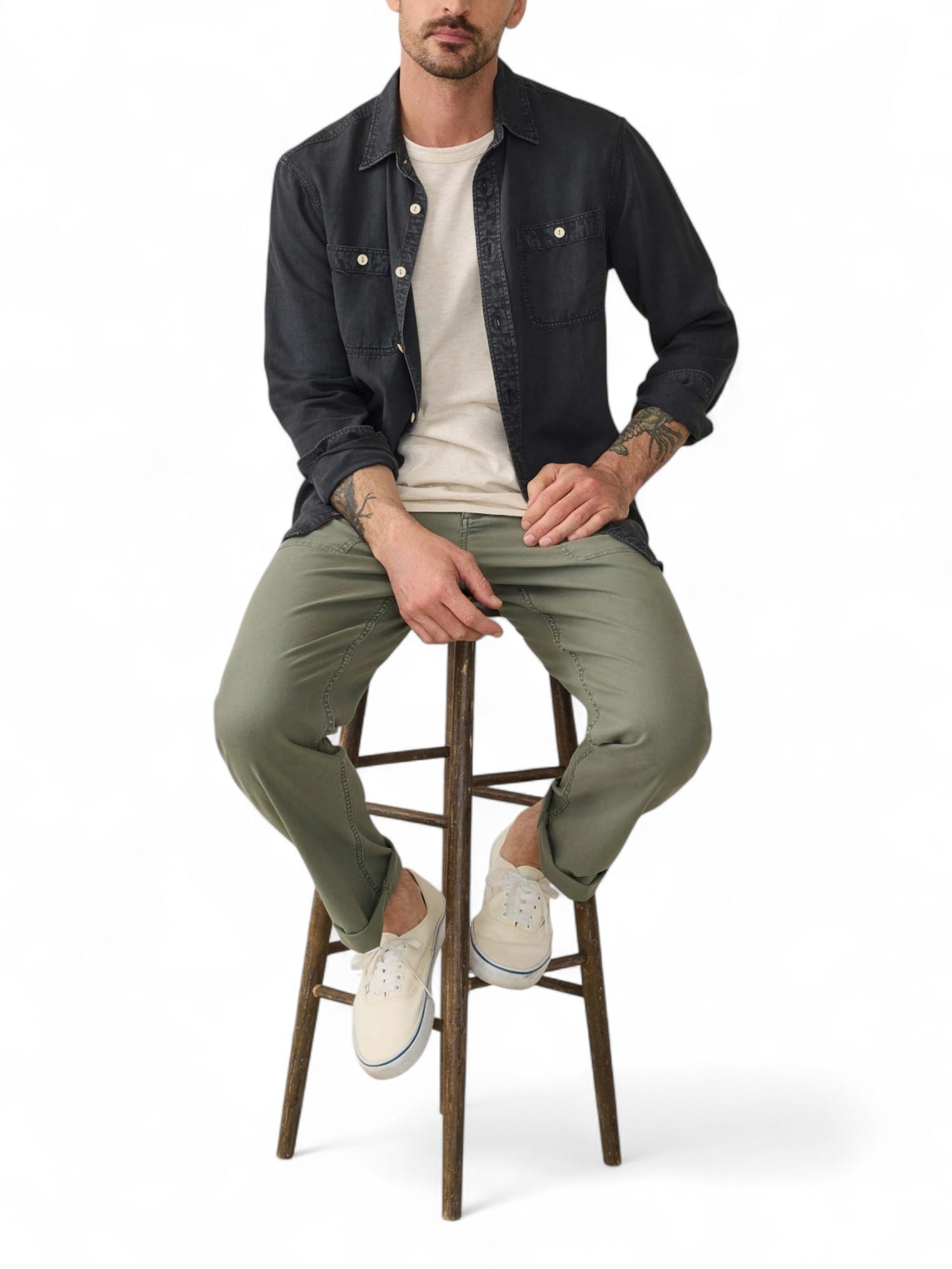 THE TRIED AND TRUE CHAMBRAY WORKSHIRT