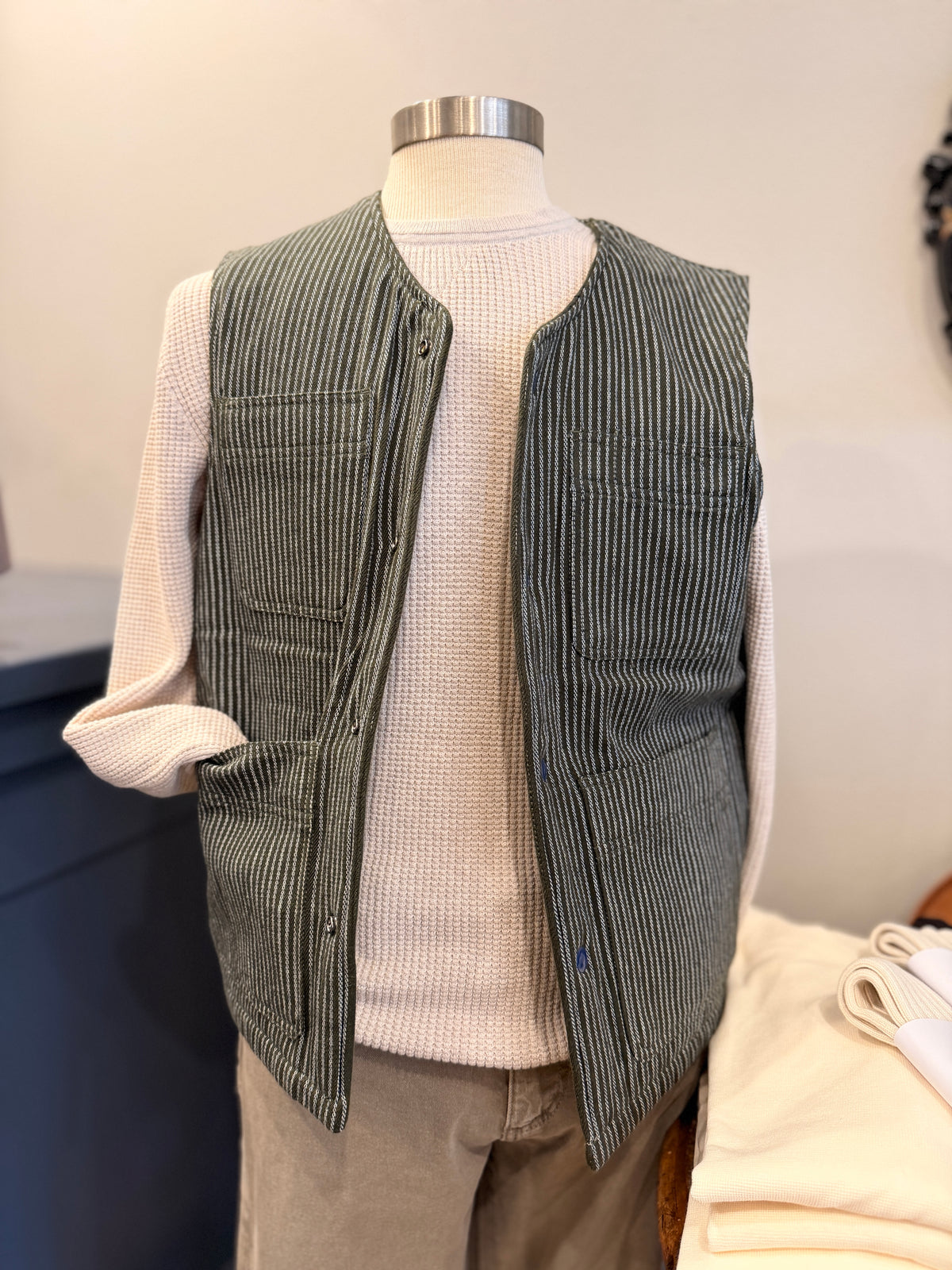 REVERSIBLE UTILITY VEST