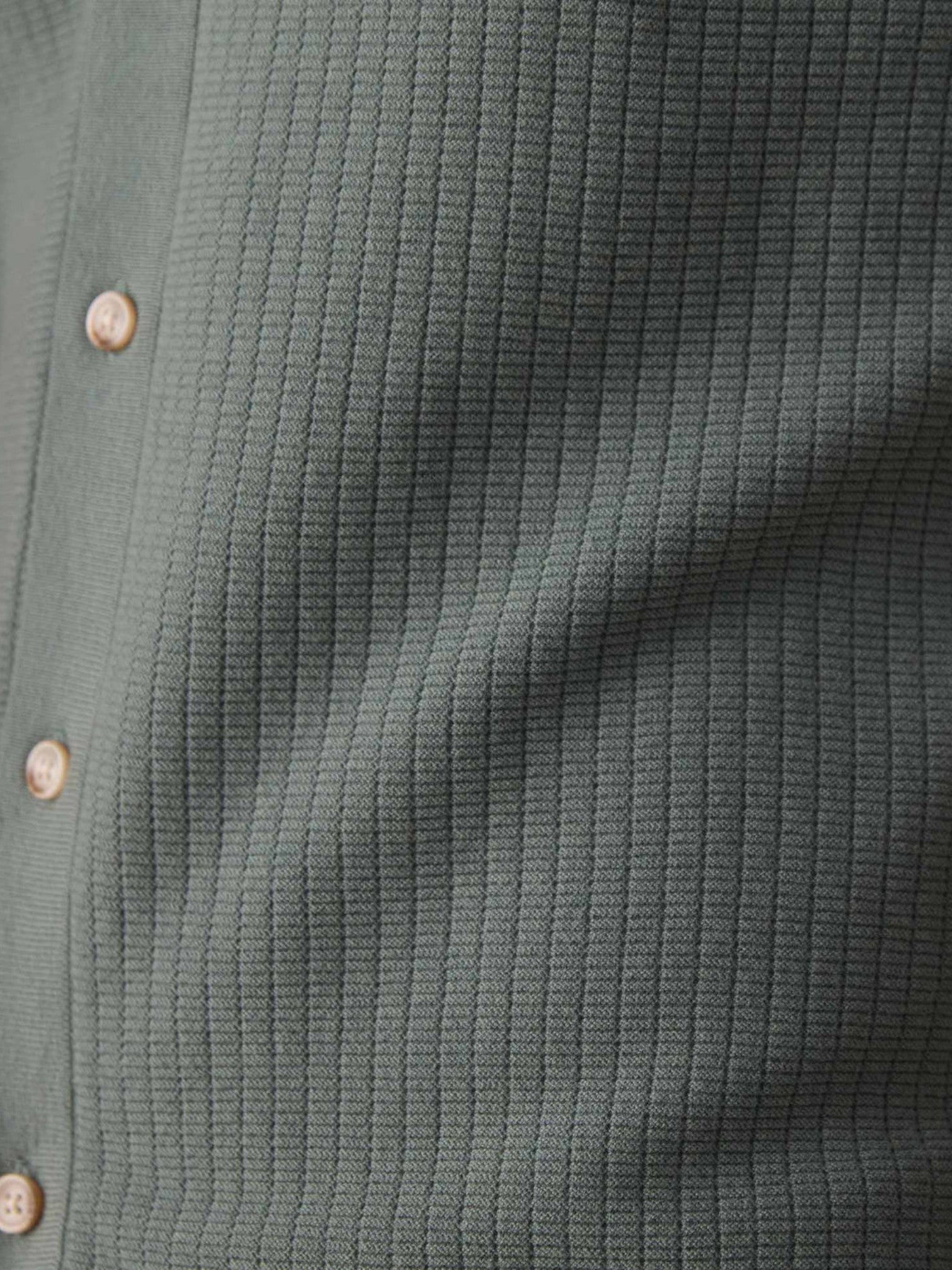 BREEZEKNIT BUTTON UP